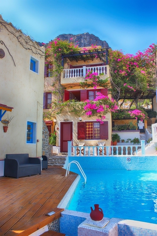 Imagen de la piscina del Hotel Korifi Suites Art. Foto 10