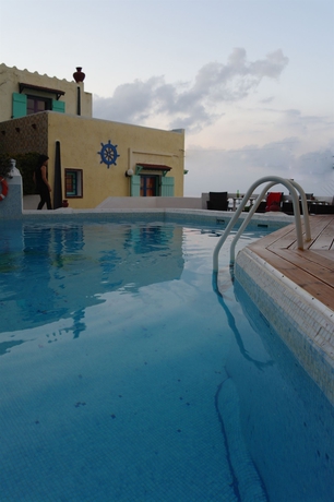 Imagen de la piscina del Hotel Korifi Suites Art. Foto 12