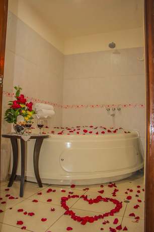 Imagen de la habitación del Hotel Korimarka Suite. Foto 5