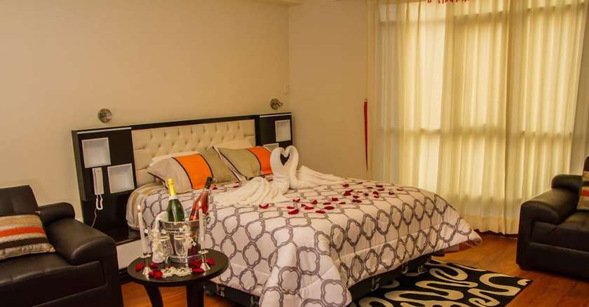 Imagen de la habitación del Hotel Korimarka Suite. Foto 9