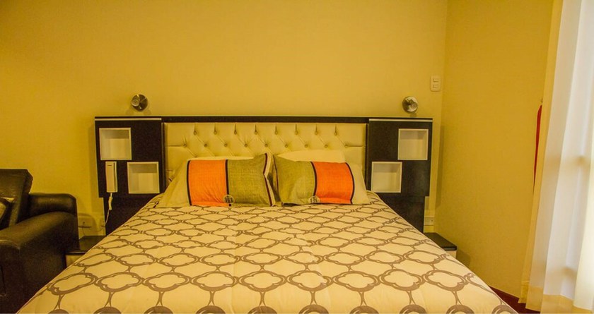 Imagen de la habitación del Hotel Korimarka Suite. Foto 12