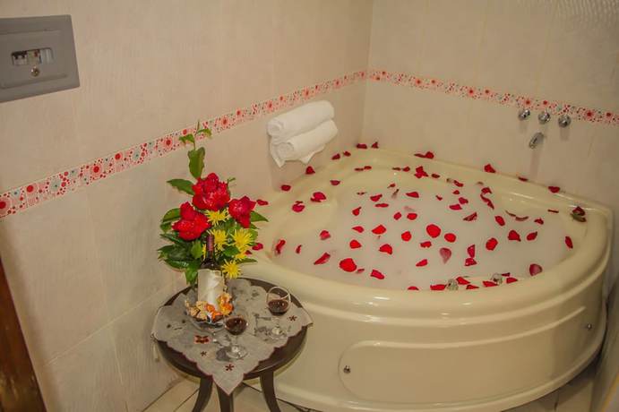 Imagen de la habitación del Hotel Korimarka Suite. Foto 13