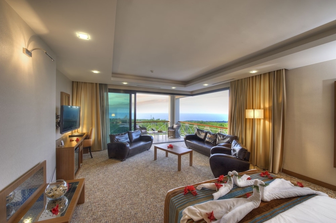 Imagen de la habitación del Hotel Korineum Golf and Beach Resort. Foto 9