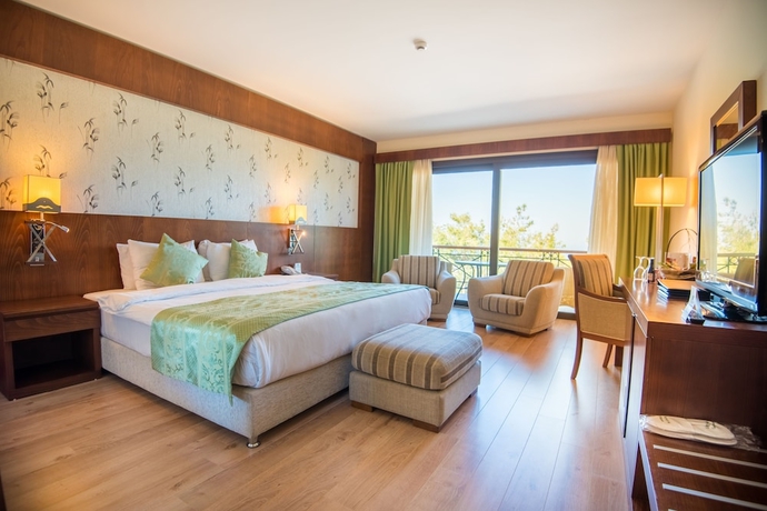 Imagen de la habitación del Hotel Korineum Golf and Beach Resort. Foto 11