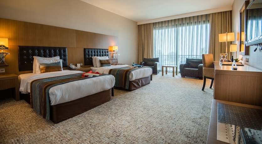 Imagen de la habitación del Hotel Korineum Golf and Beach Resort. Foto 14