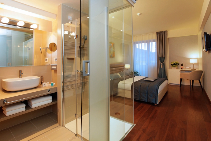 Imagen de la habitación del Hotel Korkyra. Foto 5