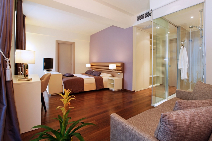 Imagen de la habitación del Hotel Korkyra. Foto 10