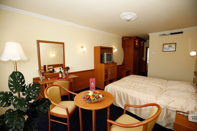 Imagen de la habitación del Hotel Korona Eger. Foto 8