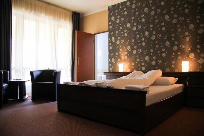 Imagen de la habitación del Hotel Korona, Hark&aacute;ny. Foto 3