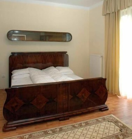 Imagen de la habitación del Hotel Korona, Hark&aacute;ny. Foto 5