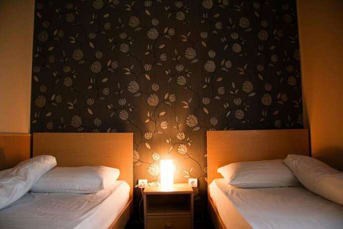 Imagen de la habitación del Hotel Korona, Hark&aacute;ny. Foto 7