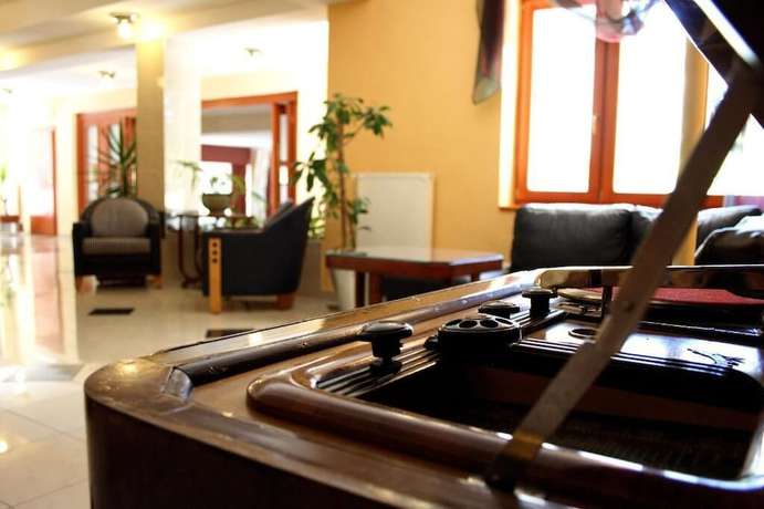 Imagen de los interiores del Hotel Korona, Hark&aacute;ny. Foto 18