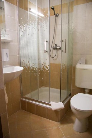 Imagen de la habitación del Hotel Korona, Hark&aacute;ny. Foto 8