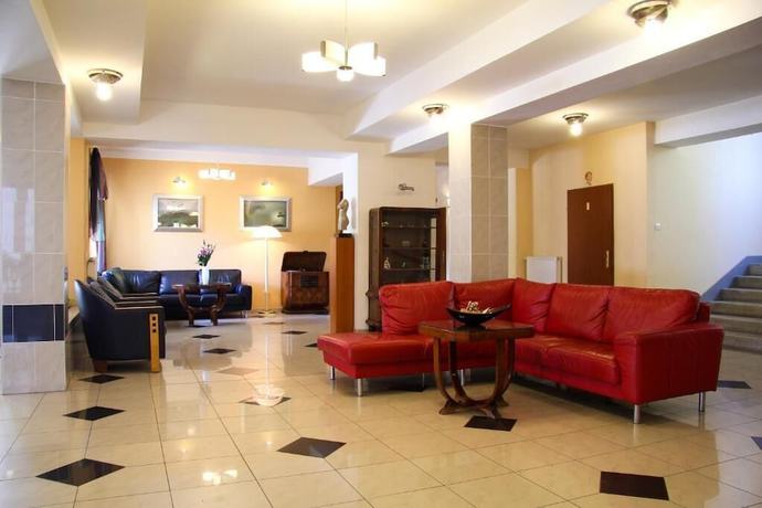 Imagen de los interiores del Hotel Korona, Hark&aacute;ny. Foto 20