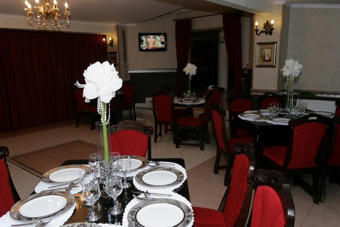 Imagen del bar/restaurante del Hotel Korona, Sighisoara. Foto 3