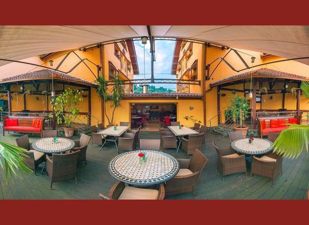 Imagen de los exteriores del Hotel Korona, Sighisoara. Foto 11