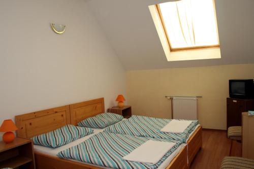 Imagen de la habitación del Hotel Korona, Siofok. Foto 9