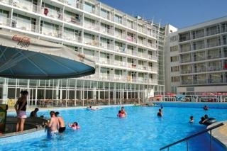Imagen de la piscina del Hotel Korona, Sunny Beach. Foto 6