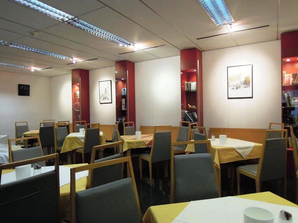 Imagen del bar/restaurante del Hotel Korotan. Foto 3