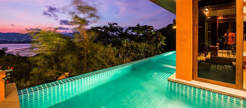 Imagen de los exteriores del Hotel Korsiri Villas. Foto 6