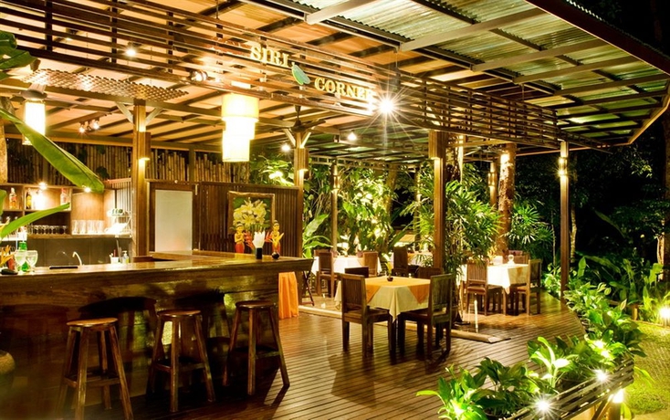 Imagen del bar/restaurante del Hotel Korsiri Villas. Foto 2