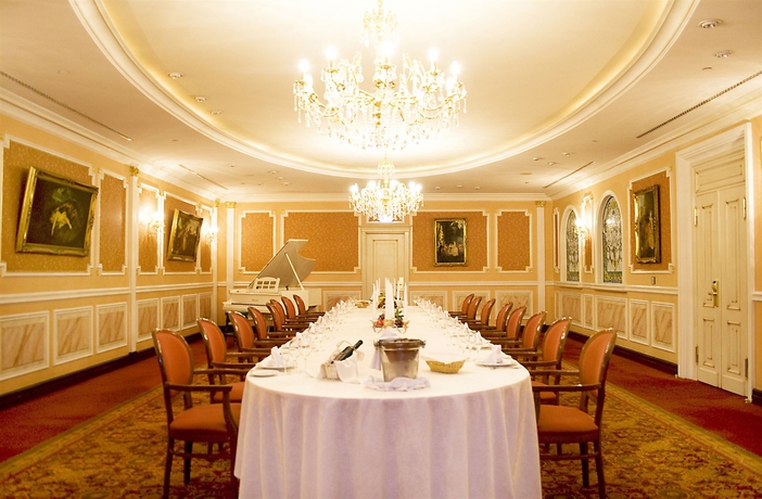 Imagen de los interiores del Hotel Korston Club. Foto 8