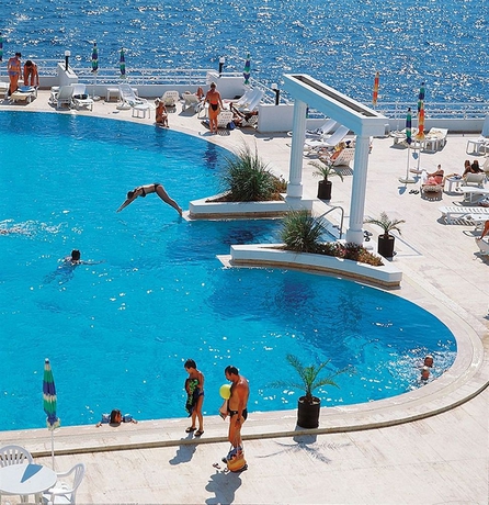 Imagen de la piscina del Hotel Korumar Deluxe. Foto 11