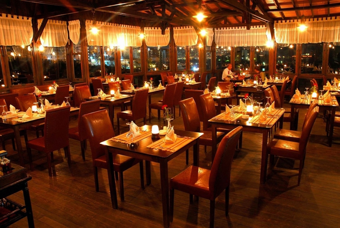 Imagen del bar/restaurante del Hotel Korumar Deluxe. Foto 2