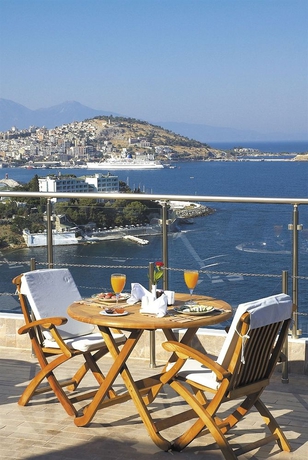 Imagen del bar/restaurante del Hotel Korumar Deluxe. Foto 3