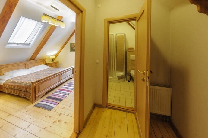 Imagen de la habitación del Hotel Koruna, Tatariv. Foto 3