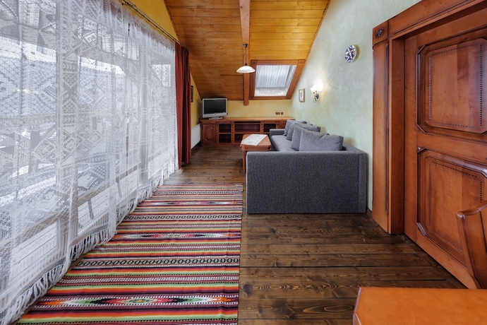 Imagen de la habitación del Hotel Koruna, Tatariv. Foto 5