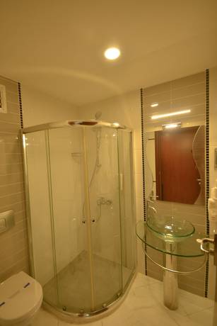 Imagen de la habitación del Hotel Kosk Otel. Foto 8
