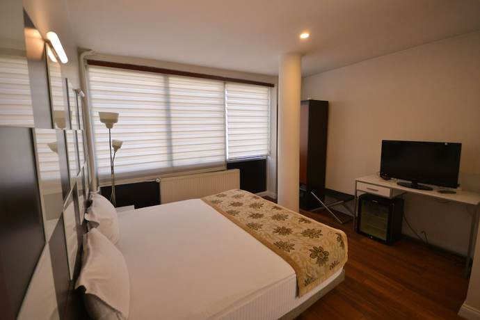 Imagen de la habitación del Hotel Kosk Otel. Foto 12