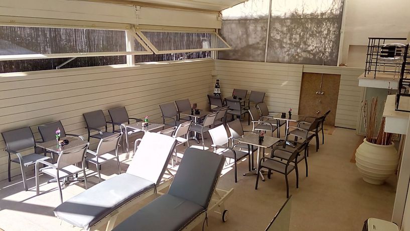Imagen de la piscina del Hotel Kosmopolit, Loutraki. Foto 16