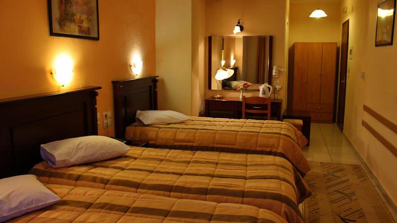 Imagen de los exteriores del Hotel Kosta Famissi. Foto 5