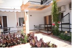 Imagen de los exteriores del Hotel Kostas Apartments. Foto 5