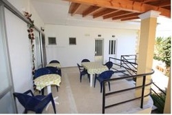 Imagen de los exteriores del Hotel Kostas Apartments. Foto 8