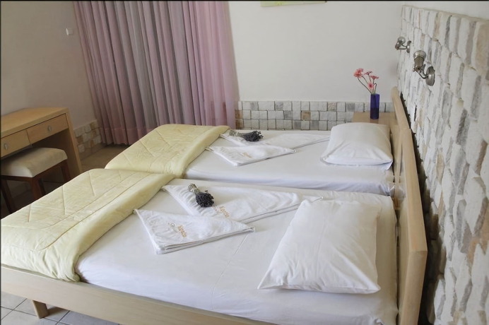 Imagen de la habitación del Hotel Kostis. Foto 12