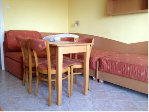 Imagen general del Hotel Kosztol&aacute;nyi Apartmanh&aacute;z. Foto 15