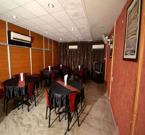 Imagen del bar/restaurante del Hotel Kota Royal. Foto 2