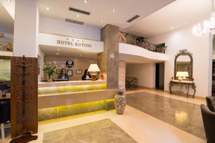 Imagen de los interiores del Hotel Kotoni. Foto 14