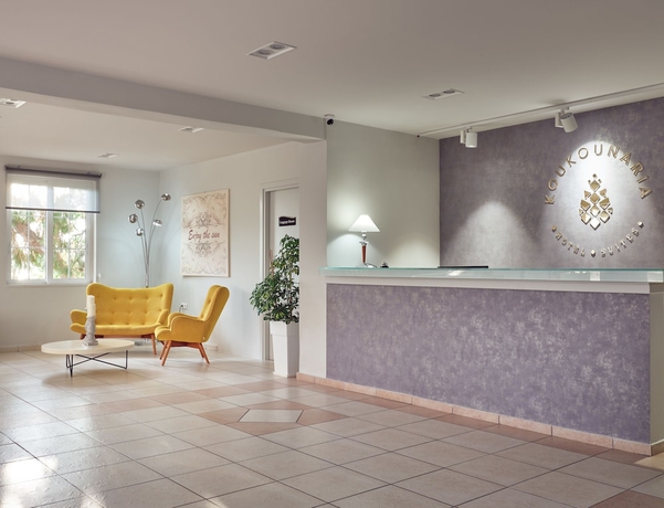 Imagen de los interiores del Hotel Koukounaria and Suites. Foto 18