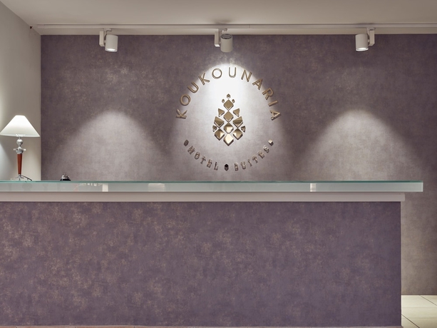 Imagen de los interiores del Hotel Koukounaria and Suites. Foto 19