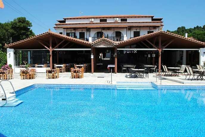 Imagen general del Hotel Koukounaries Beach. Foto 7