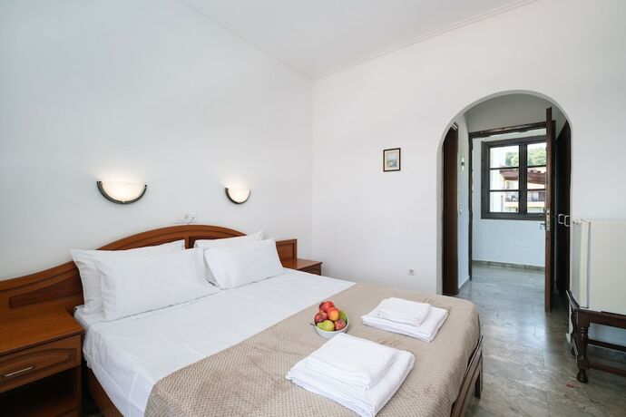 Imagen general del Hotel Koukounaries Beach. Foto 10