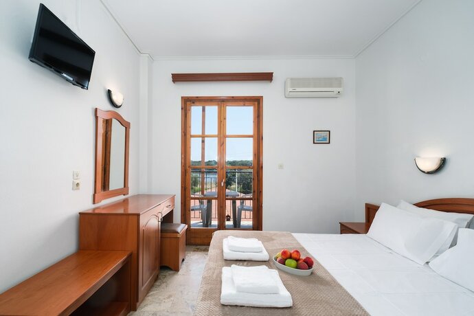 Imagen general del Hotel Koukounaries Beach. Foto 1