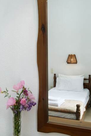 Imagen de la habitación del Hotel Koukounaries Beach. Foto 12