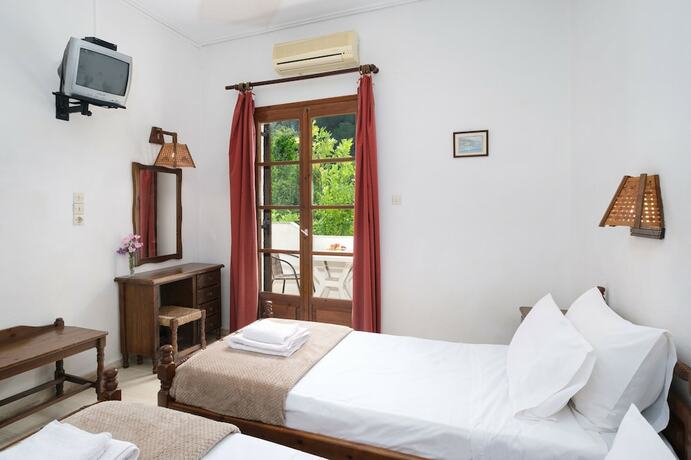 Imagen de la habitación del Hotel Koukounaries Beach. Foto 13