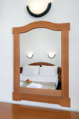 Imagen de la habitación del Hotel Koukounaries Beach. Foto 19