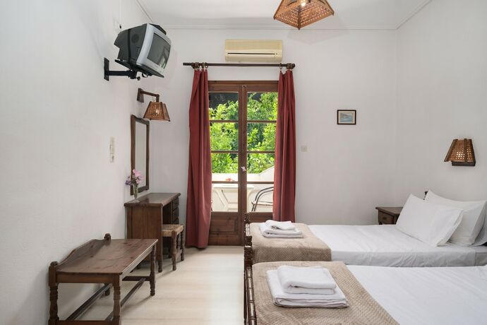Imagen de la habitación del Hotel Koukounaries Beach. Foto 20